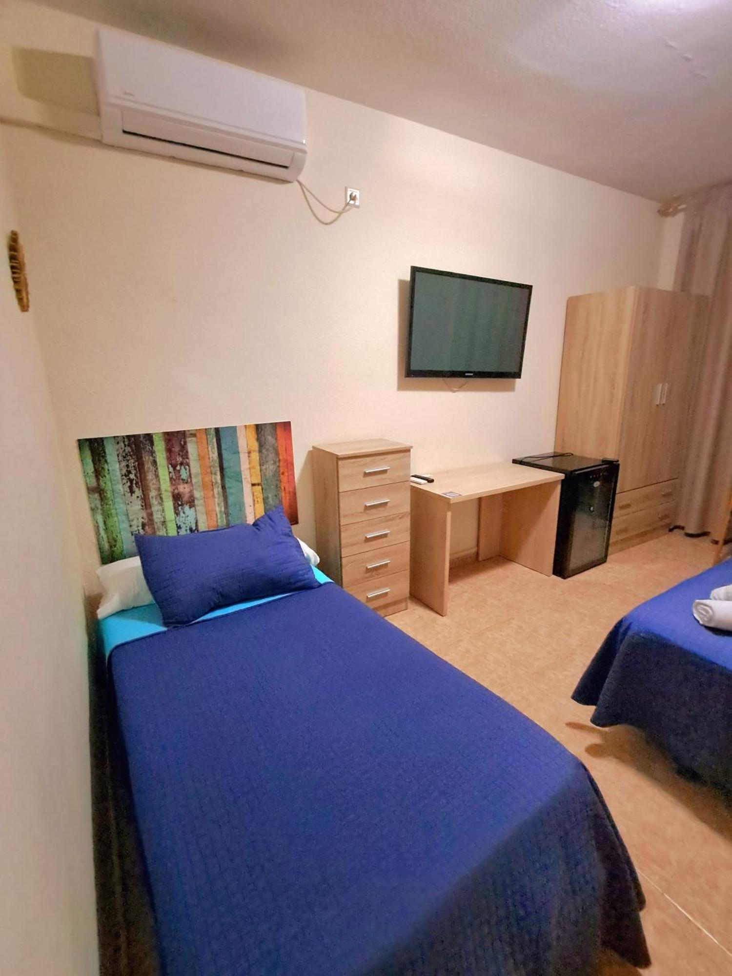 Hostal Doña María Valdemoro Exterior foto